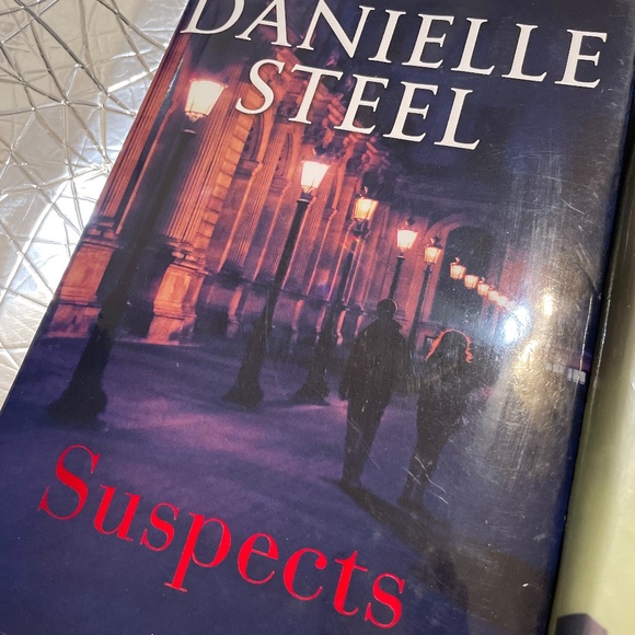 Suspects A novel by Danielle Steel and INSURGENT by Veronica Roth - Picture 2 of 8